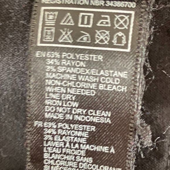 🌿4/$35 🌿FOREVER 21 Black Cropped Pants with Gold Zipper Detail - Picture 9 of 10